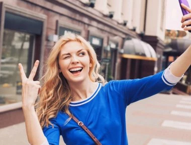 Selfie: Μήπως σχετίζονται με ψυχικά νοσήματα και είναι εθιστικές;